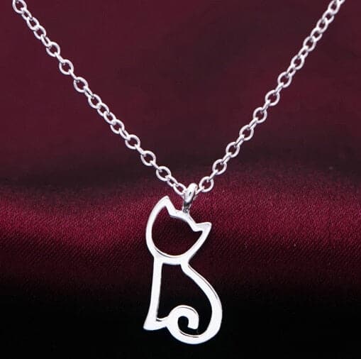 Necklace with cat pendant 